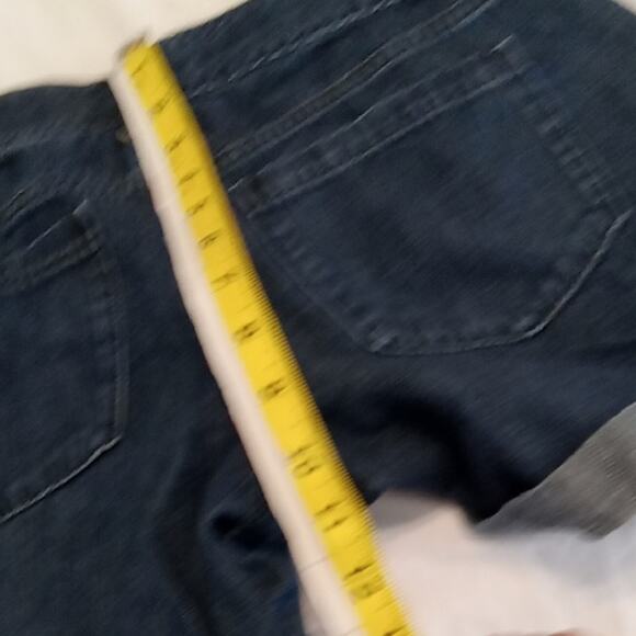 Old Navy Women's Size 6 Blue Jean Shorts with Cuffed Hem. Athleisure, Summer - Picture 6 of 7